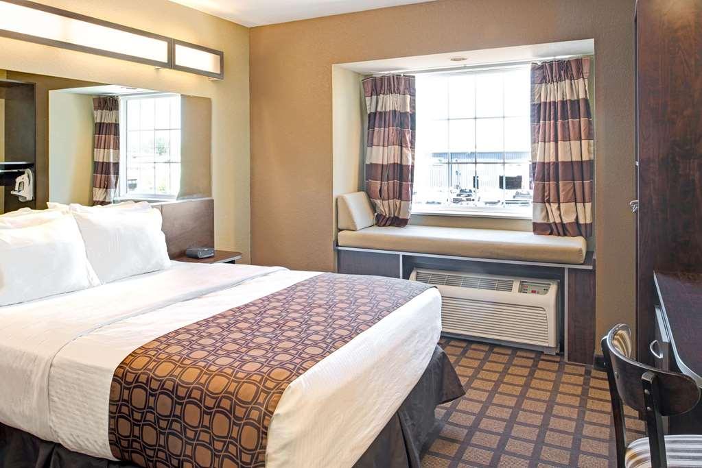 Microtel Inn & Suites By Wyndham Bluffs Council Bluffs Exterior foto
