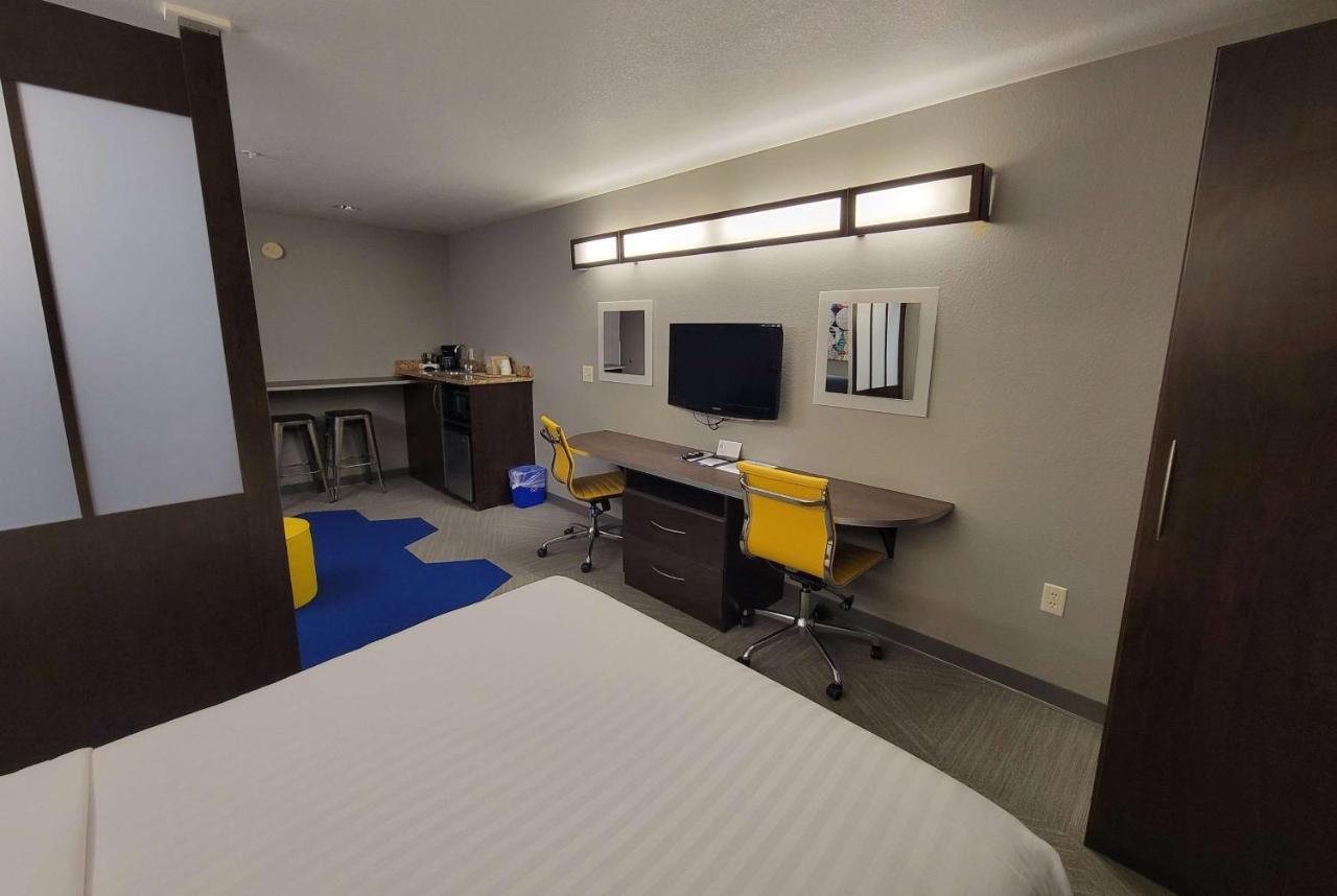 Microtel Inn & Suites By Wyndham Bluffs Council Bluffs Exterior foto