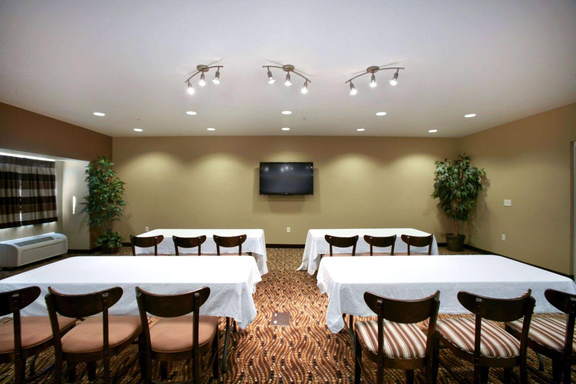 Microtel Inn & Suites By Wyndham Bluffs Council Bluffs Exterior foto